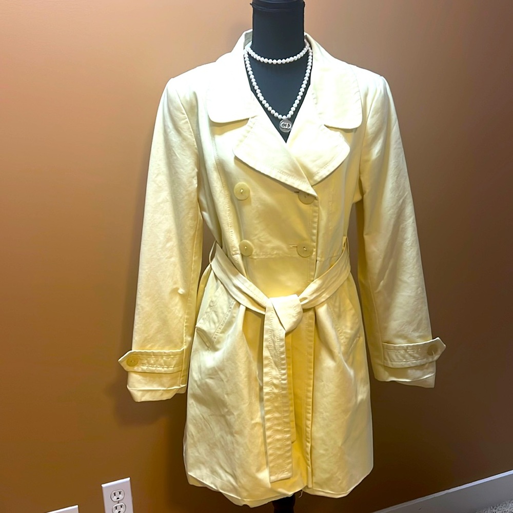 Tahara trenchcoat color, lemon drop size large new without tags & never worn